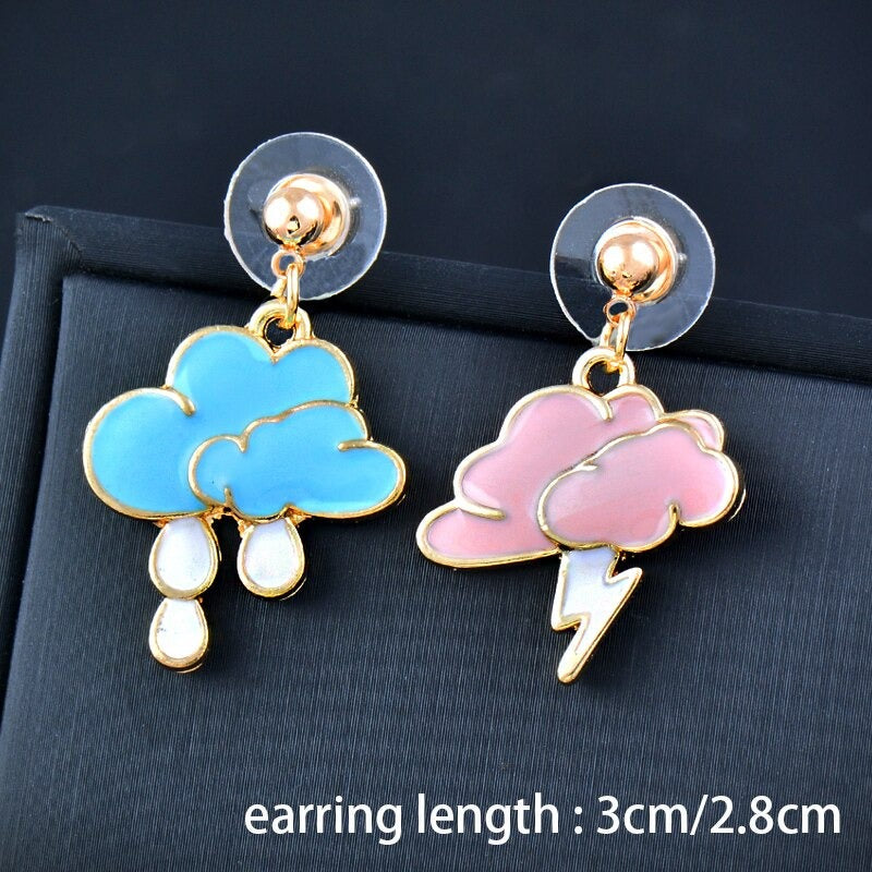 Kollektion farbenfroher, asymmetrischer Emaille-Ohrhänger in verschiedenen Stilen