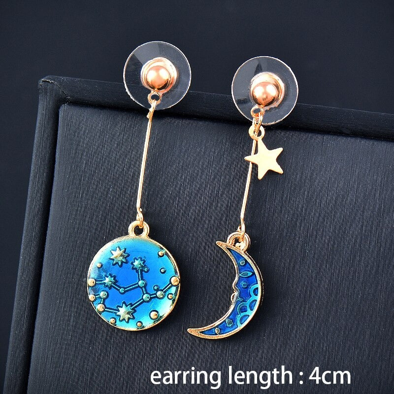 Kollektion farbenfroher, asymmetrischer Emaille-Ohrhänger in verschiedenen Stilen