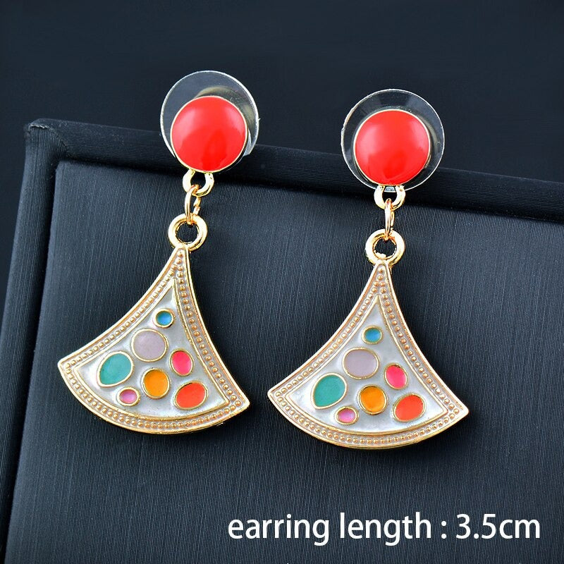 Kollektion farbenfroher, asymmetrischer Emaille-Ohrhänger in verschiedenen Stilen