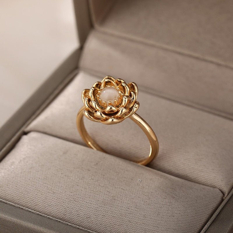 Mythische schimmernde Sonnen- und Blumenringe aus Mondstein