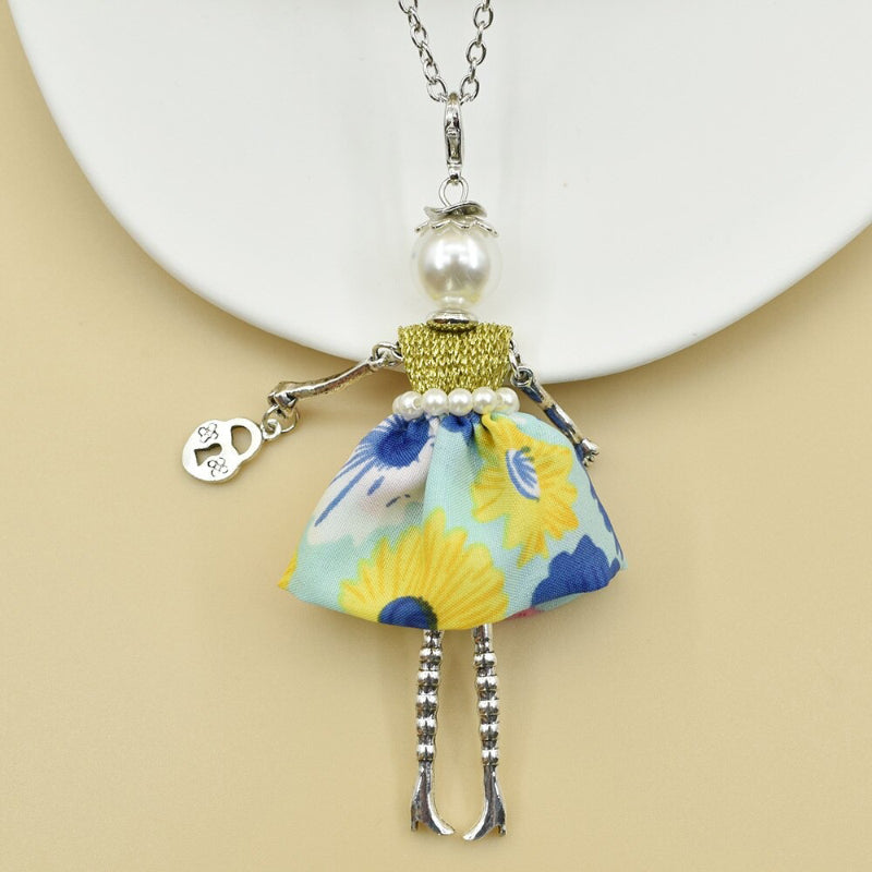 Süße und charmante Fashionista-Halskettenpuppen für Frauen.