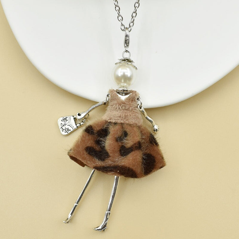 Süße und charmante Fashionista-Halskettenpuppen für Frauen.