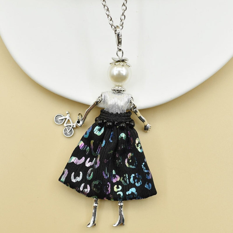 Süße und charmante Fashionista-Halskettenpuppen für Frauen.