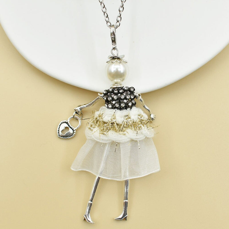 Süße und charmante Fashionista-Halskettenpuppen für Frauen.