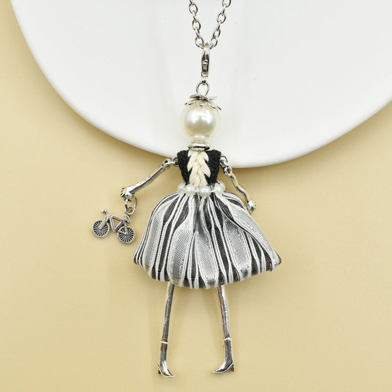 Süße und charmante Fashionista-Halskettenpuppen für Frauen.