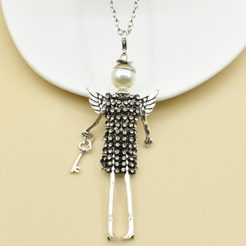 Süße und charmante Fashionista-Halskettenpuppen für Frauen.