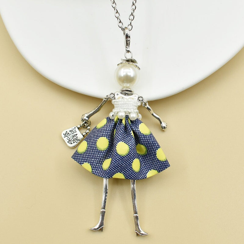 Süße und charmante Fashionista-Halskettenpuppen für Frauen.