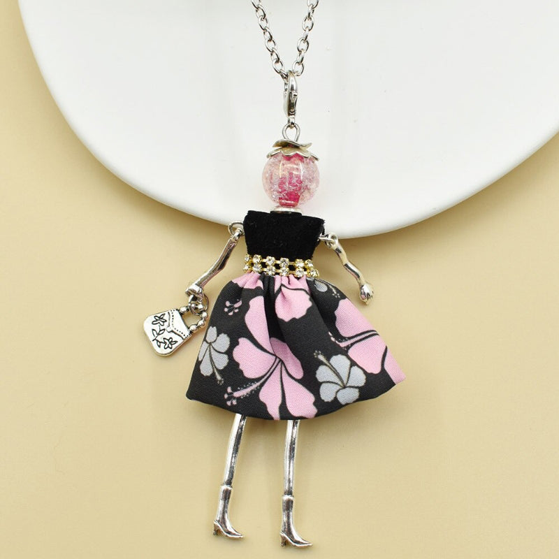Süße und charmante Fashionista-Halskettenpuppen für Frauen.