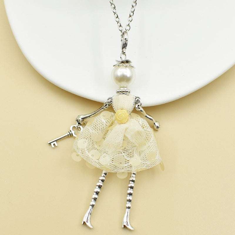 Süße und charmante Fashionista-Halskettenpuppen für Frauen.