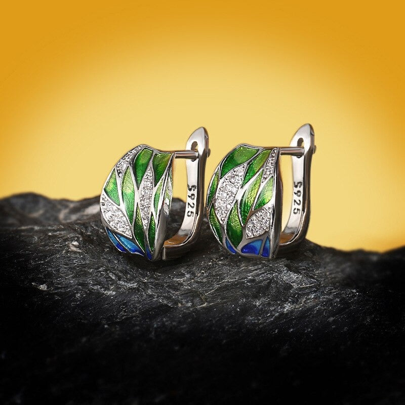 Von der Natur inspirierte Ohrringe mit Emaille-Zirkon in Blattform