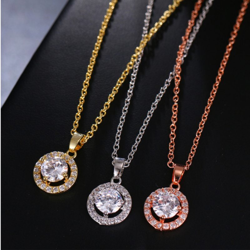 Northern Star Halskette mit rundem Anhänger und hellem Kubikzircon