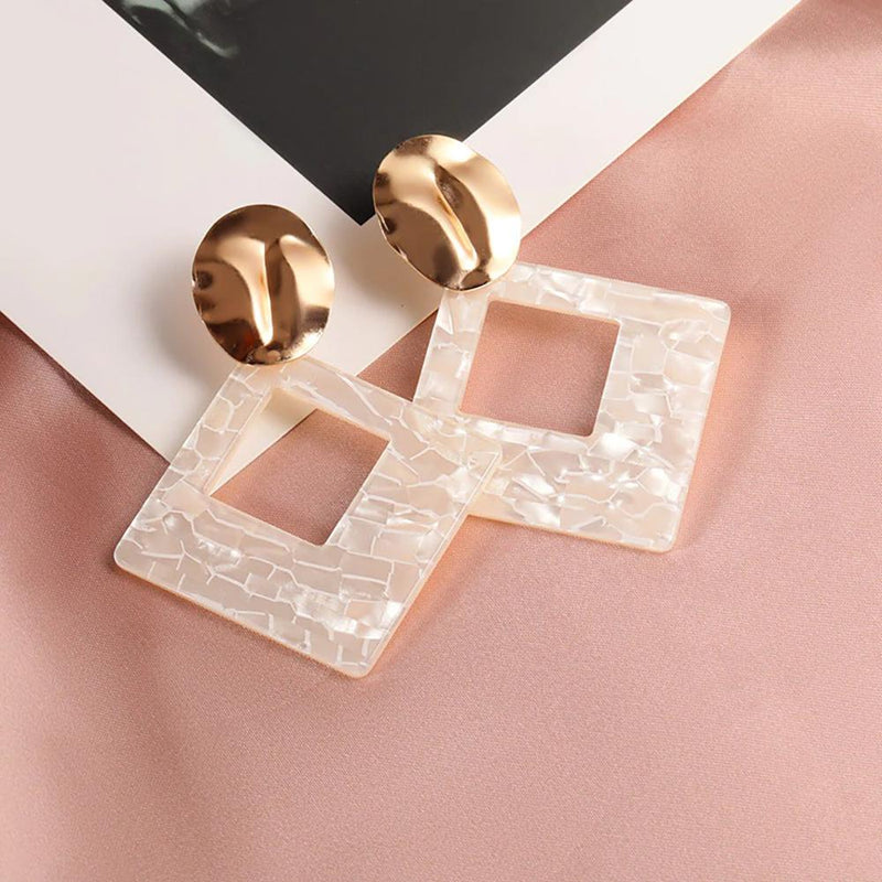 Trendige Tropfenohrringe in geometrischer Form