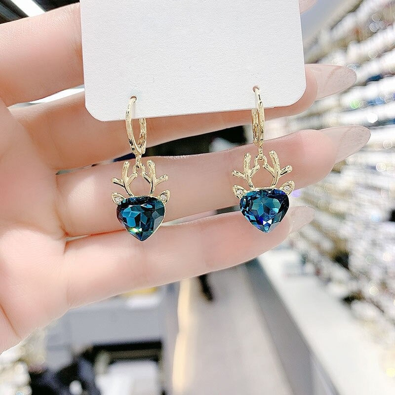 Trendige geometrische Ohrringe mit Strasssteinen und grünem Smaragd