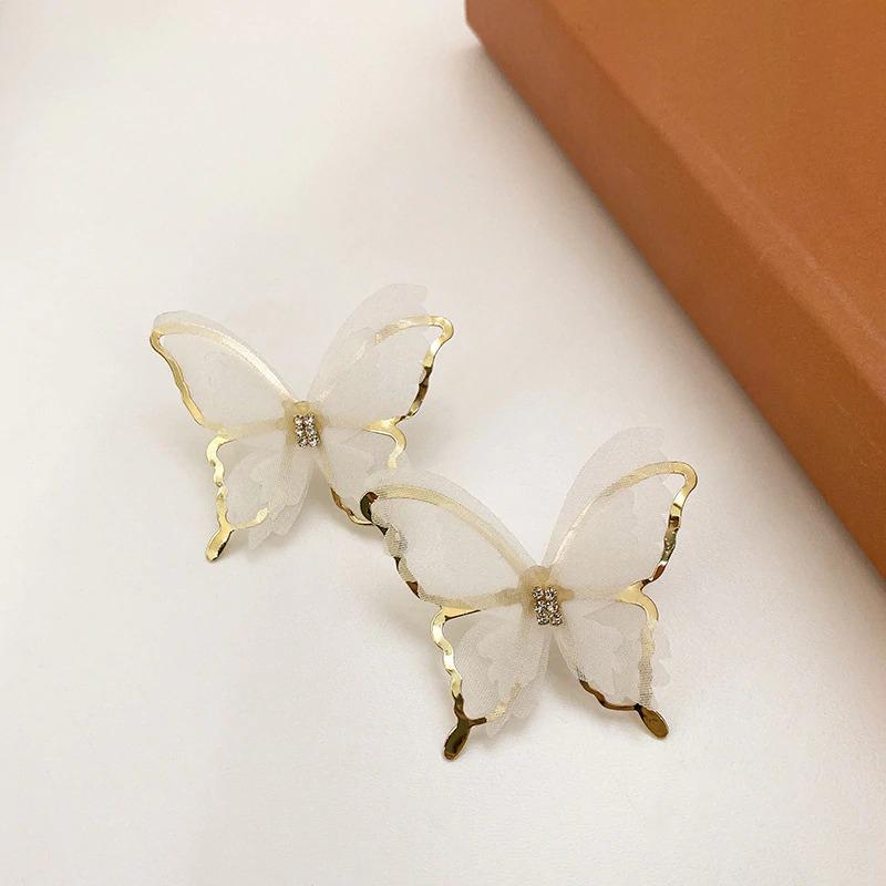 Trendy Ohrstecker mit Schmetterlings-Motiv aus Spitze