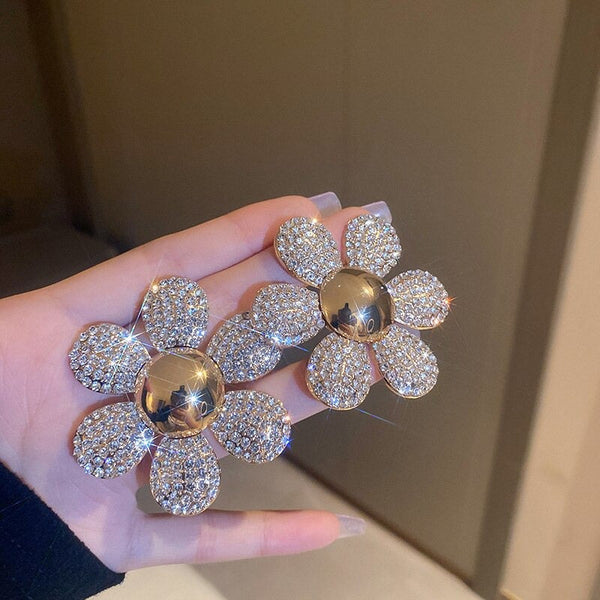 Übergroße farbenfrohe Statement-Ohrringe mit Strasssteinen und Blumen