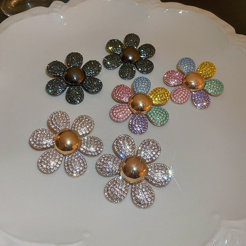 Übergroße farbenfrohe Statement-Ohrringe mit Strasssteinen und Blumen