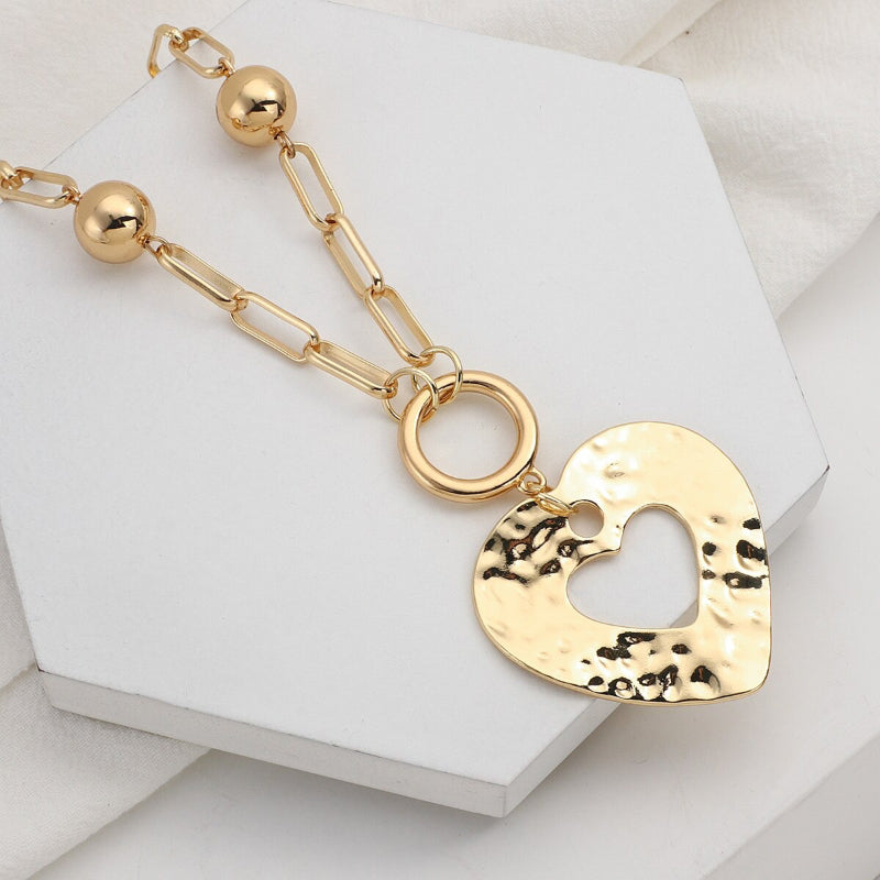 Übergroße Halsketten mit langem Kettenanhänger in Herzform