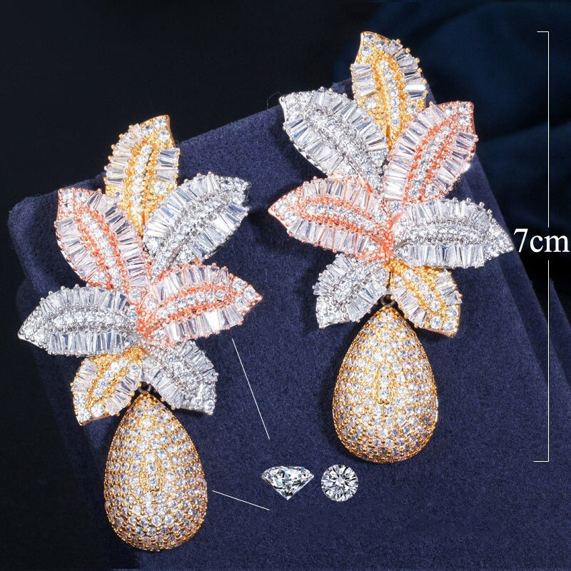 Übergroße, mit Zirkonen besetzte, tropische, blattförmige Wassertropfen-Ohrringe