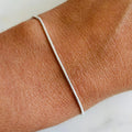 Verstellbares silbernes Manschettenarmband - Minimalistisches, elegantes Unisex-Design