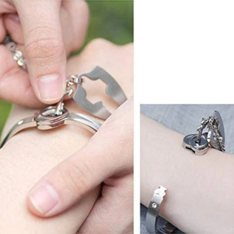 Schmuckset für leidenschaftliche Paare mit Herz-Armband und Halskette mit Schlüsselanhänger