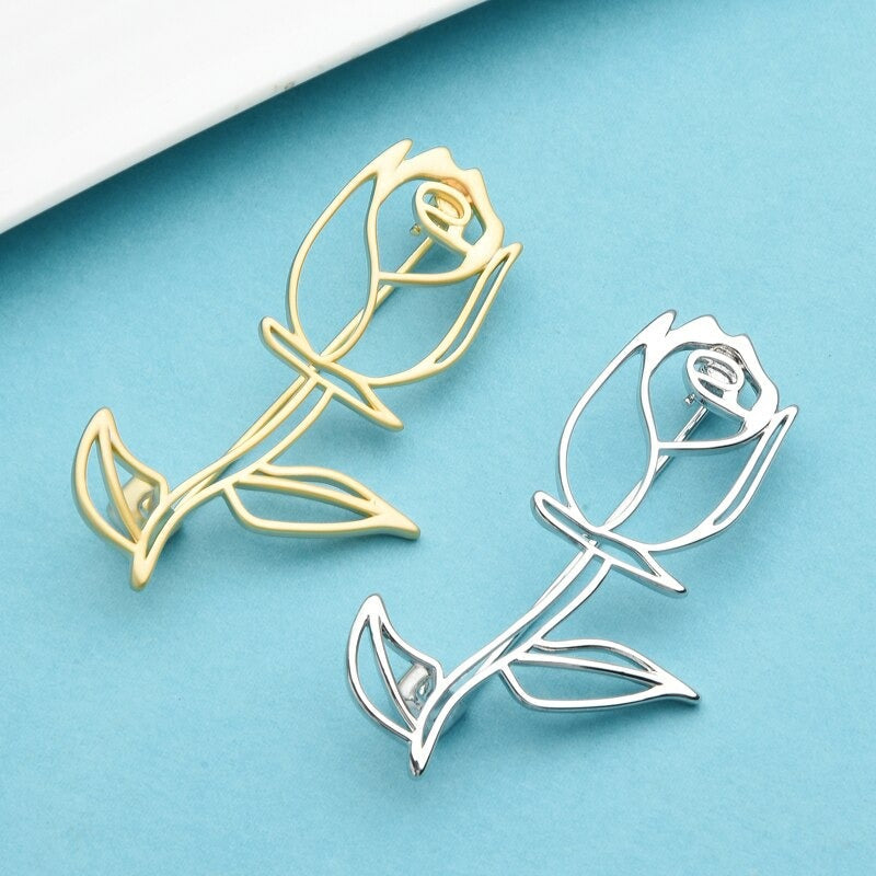 Leidenschaftliche, ausgehöhlte Rosenblüten-Brosche