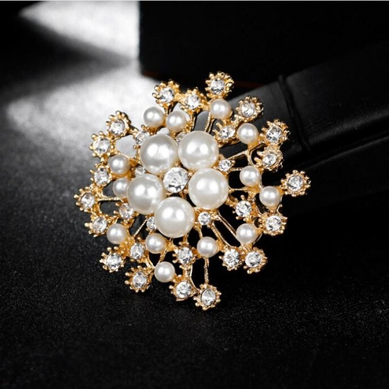 Perlenblumen-Strassbrosche