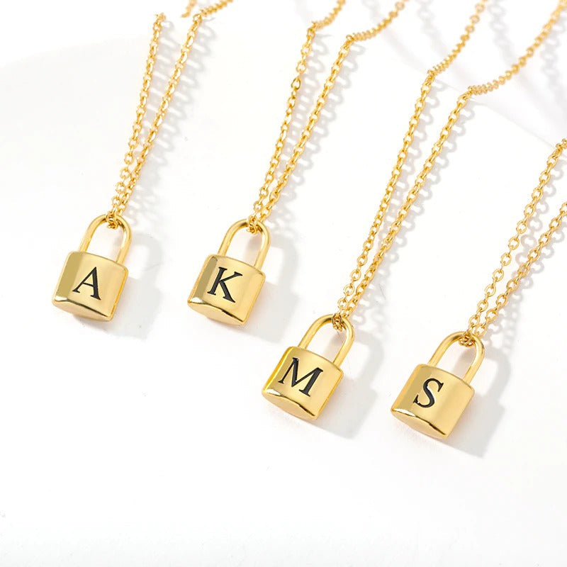 Personalisierte Halsketten mit Anfangsbuchstaben A–Z und Vorhängeschloss-Anhänger