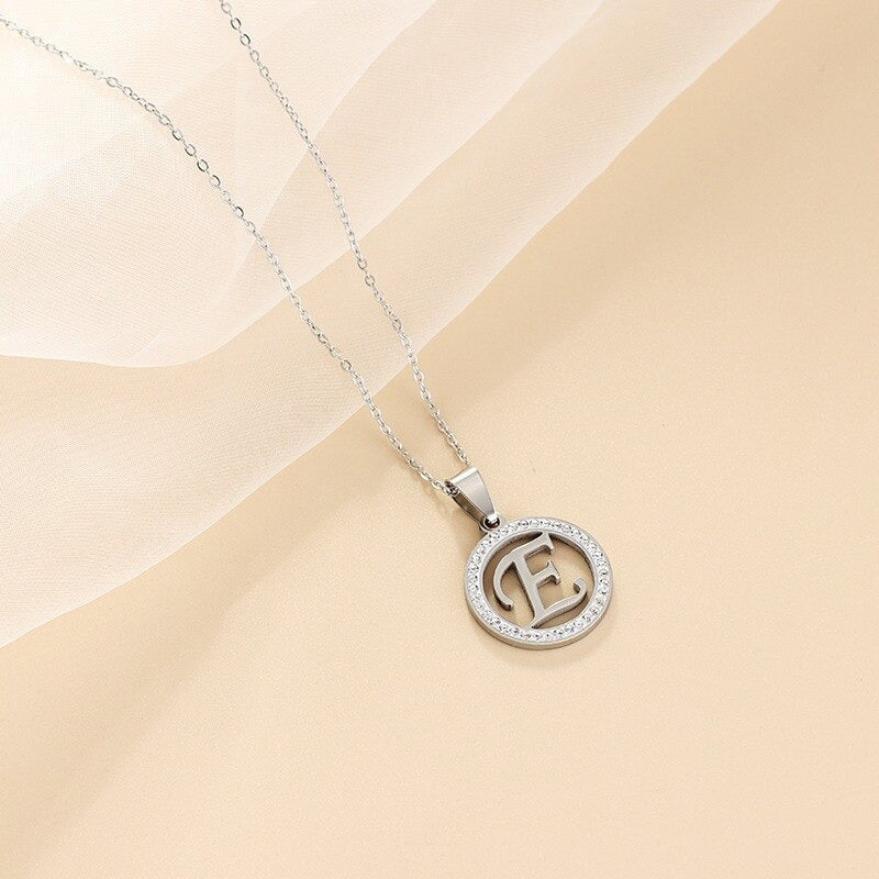 Personalisierte Halsketten mit kursivem Anfangsbuchstaben und Anhänger aus Strasssteinen