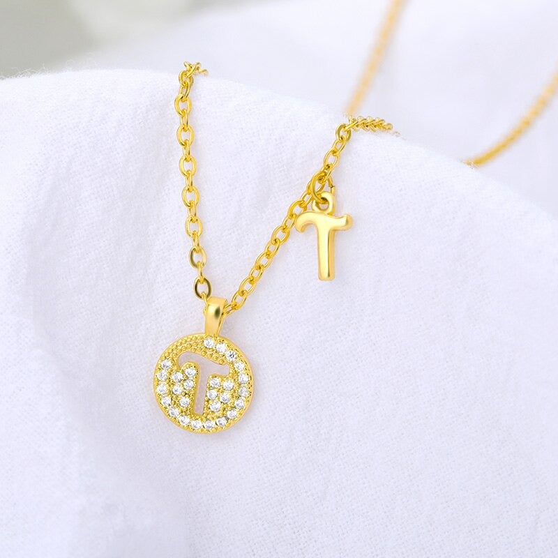 Personalisierte zierliche Halsketten mit Buchstabenanhänger aus Zirkonia