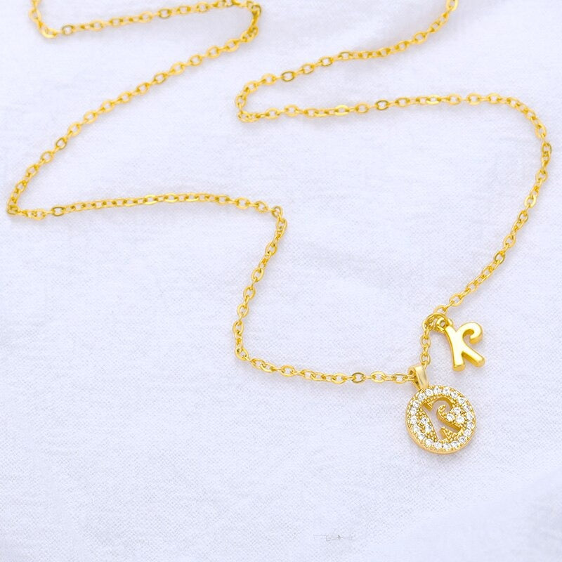 Personalisierte zierliche Halsketten mit Buchstabenanhänger aus Zirkonia