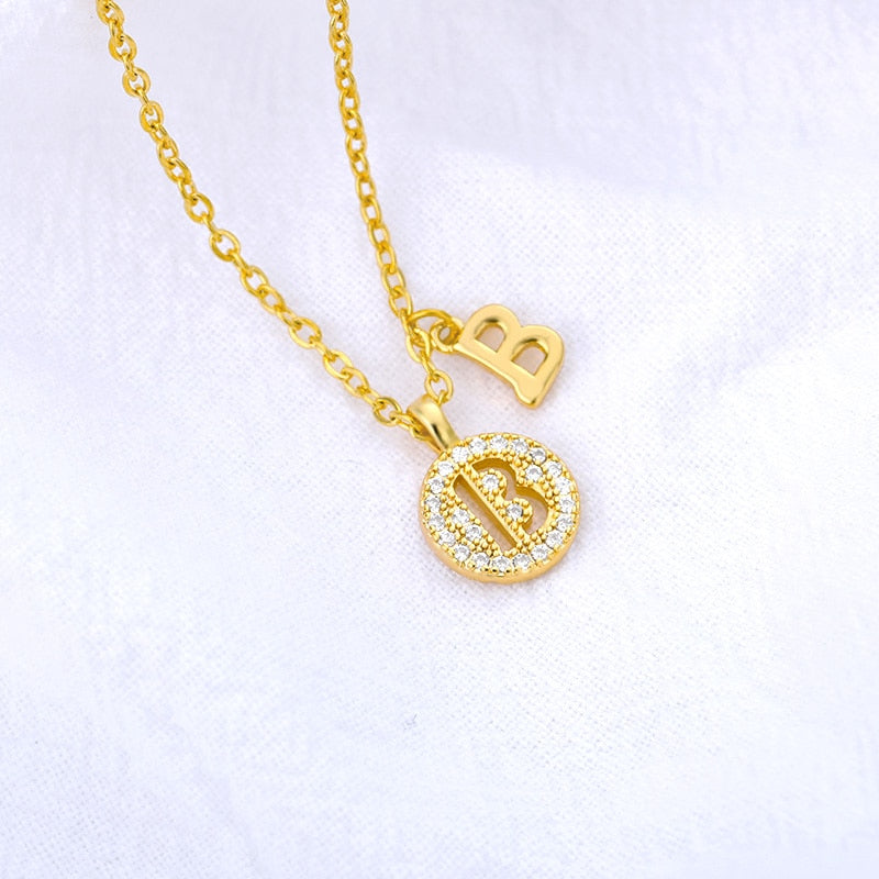 Personalisierte zierliche Halsketten mit Buchstabenanhänger aus Zirkonia