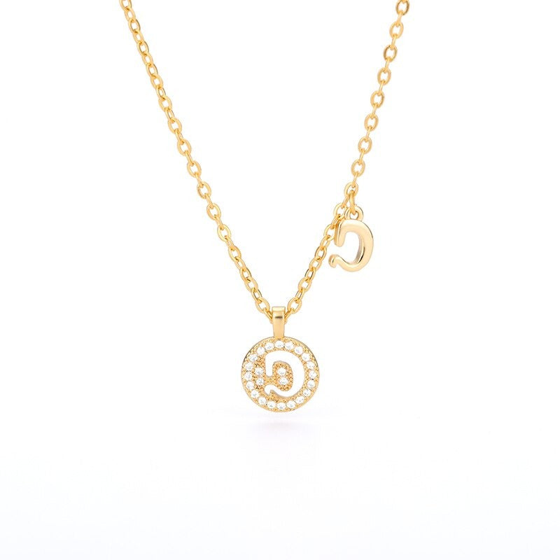 Personalisierte zierliche Halsketten mit Buchstabenanhänger aus Zirkonia