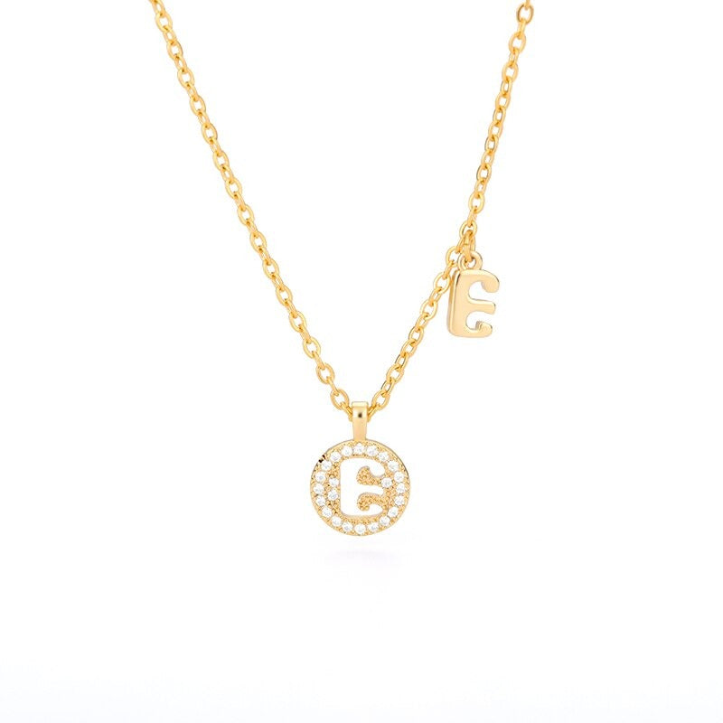 Personalisierte zierliche Halsketten mit Buchstabenanhänger aus Zirkonia