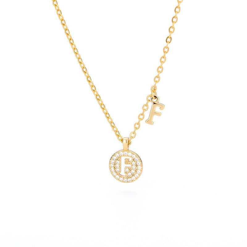 Personalisierte zierliche Halsketten mit Buchstabenanhänger aus Zirkonia