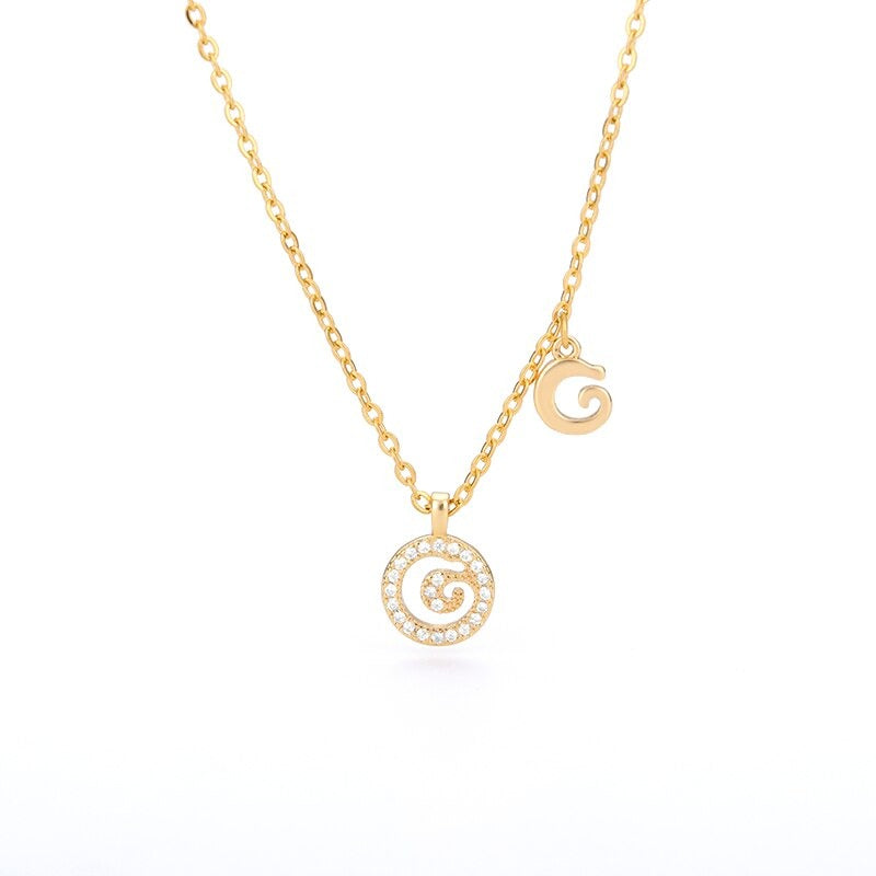 Personalisierte zierliche Halsketten mit Buchstabenanhänger aus Zirkonia