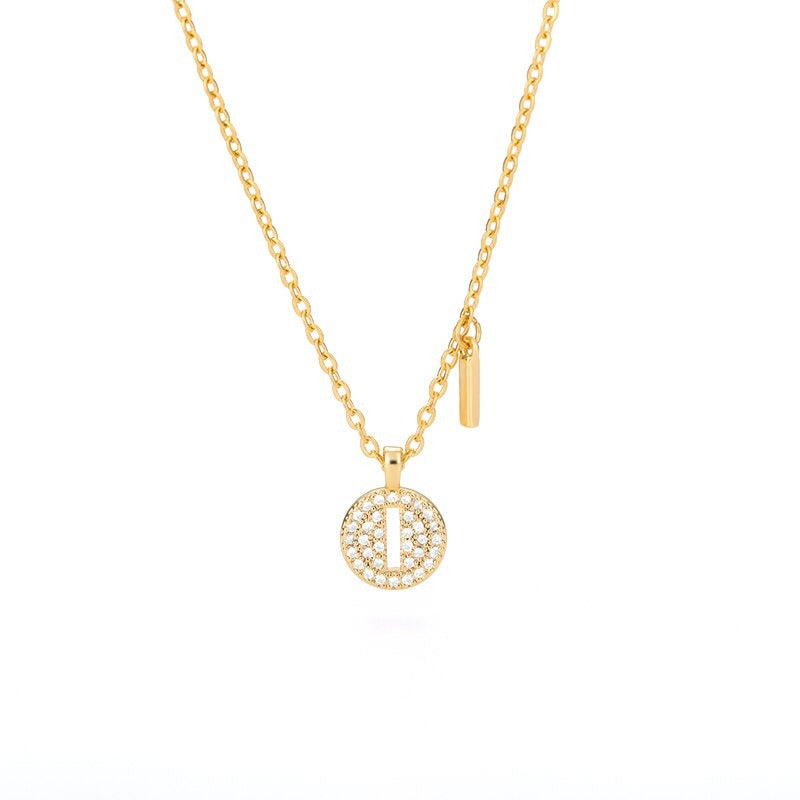 Personalisierte zierliche Halsketten mit Buchstabenanhänger aus Zirkonia