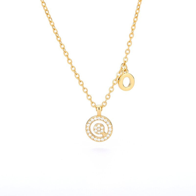 Personalisierte zierliche Halsketten mit Buchstabenanhänger aus Zirkonia
