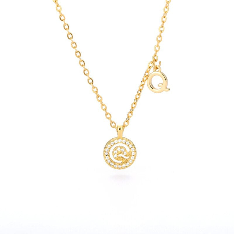Personalisierte zierliche Halsketten mit Buchstabenanhänger aus Zirkonia