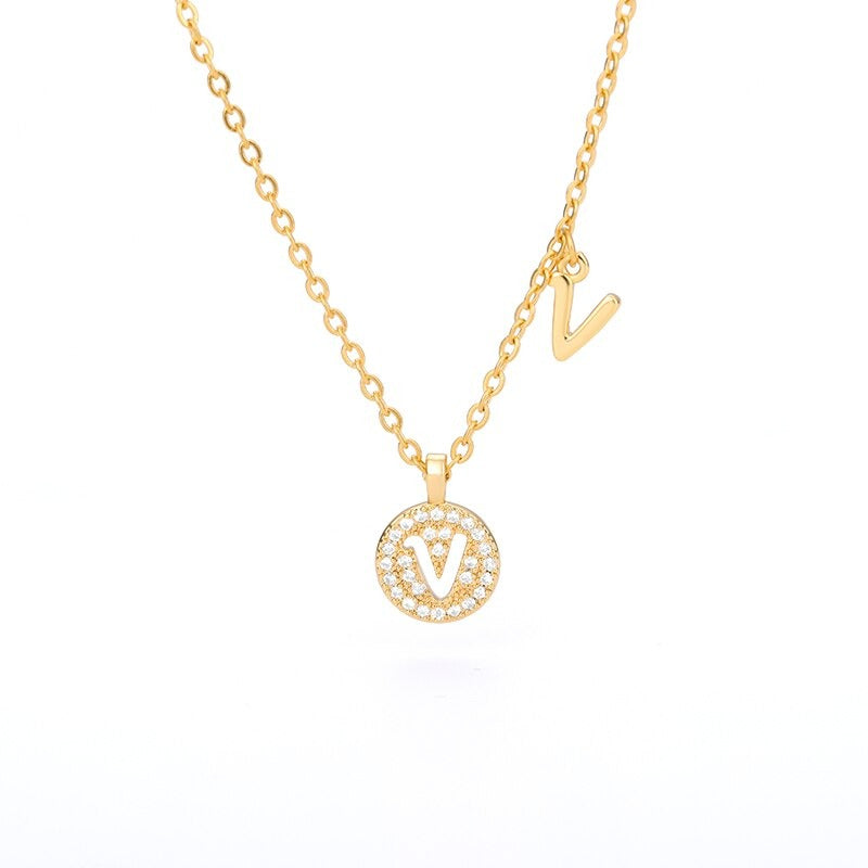 Personalisierte zierliche Halsketten mit Buchstabenanhänger aus Zirkonia