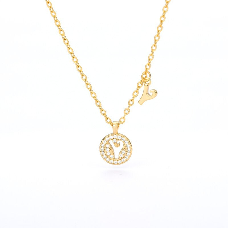 Personalisierte zierliche Halsketten mit Buchstabenanhänger aus Zirkonia