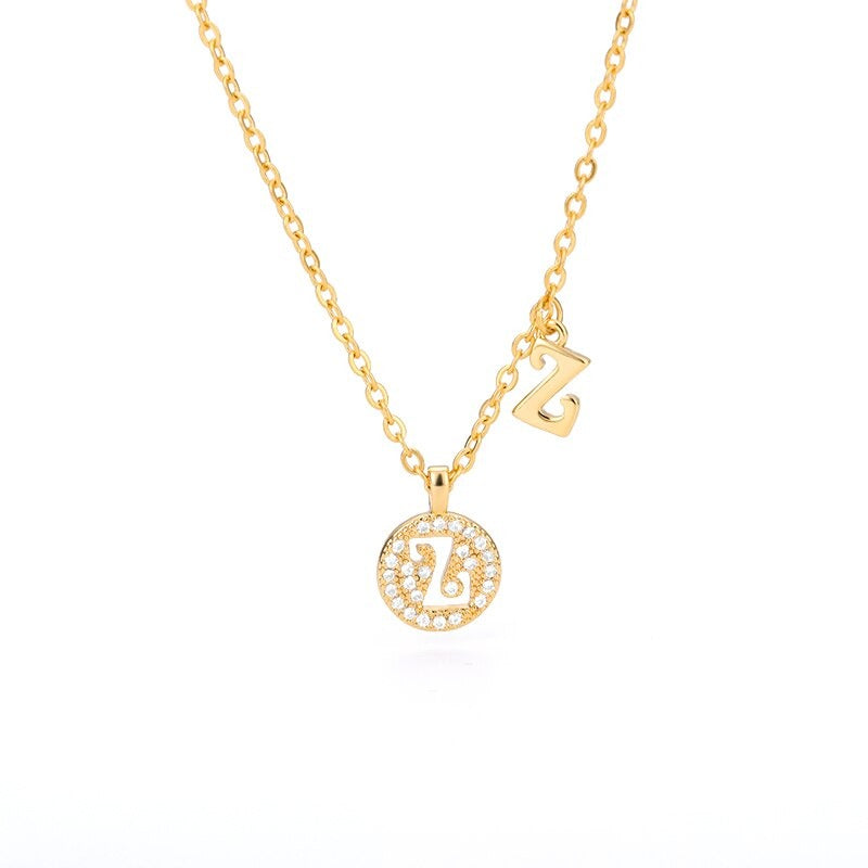 Personalisierte zierliche Halsketten mit Buchstabenanhänger aus Zirkonia