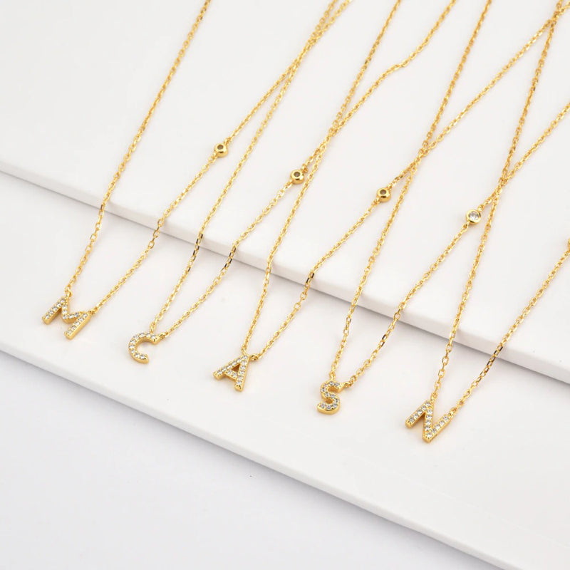 Personalisierte Halsketten mit Mini-Zirkon-Anfangsbuchstaben-Anhänger von A-Z