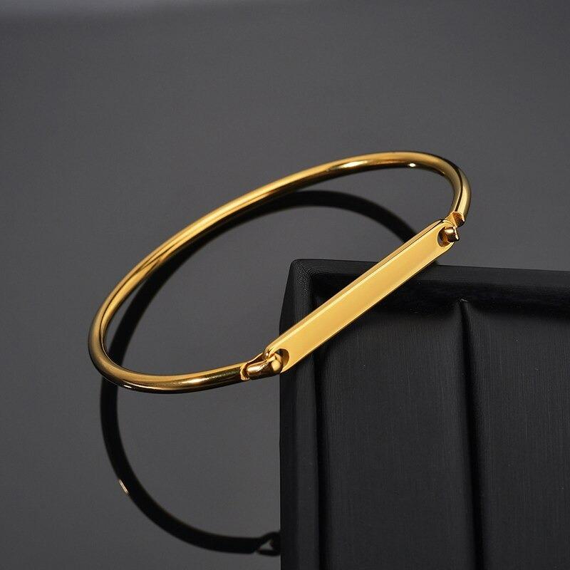 Personalisierter Name Minimalistischer Armreif