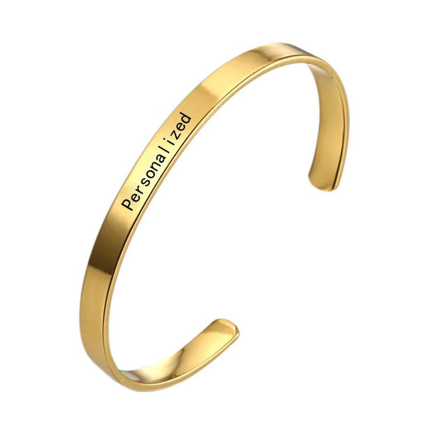 Minimalistisches und dünnes Armreifarmband mit personalisiertem Namen