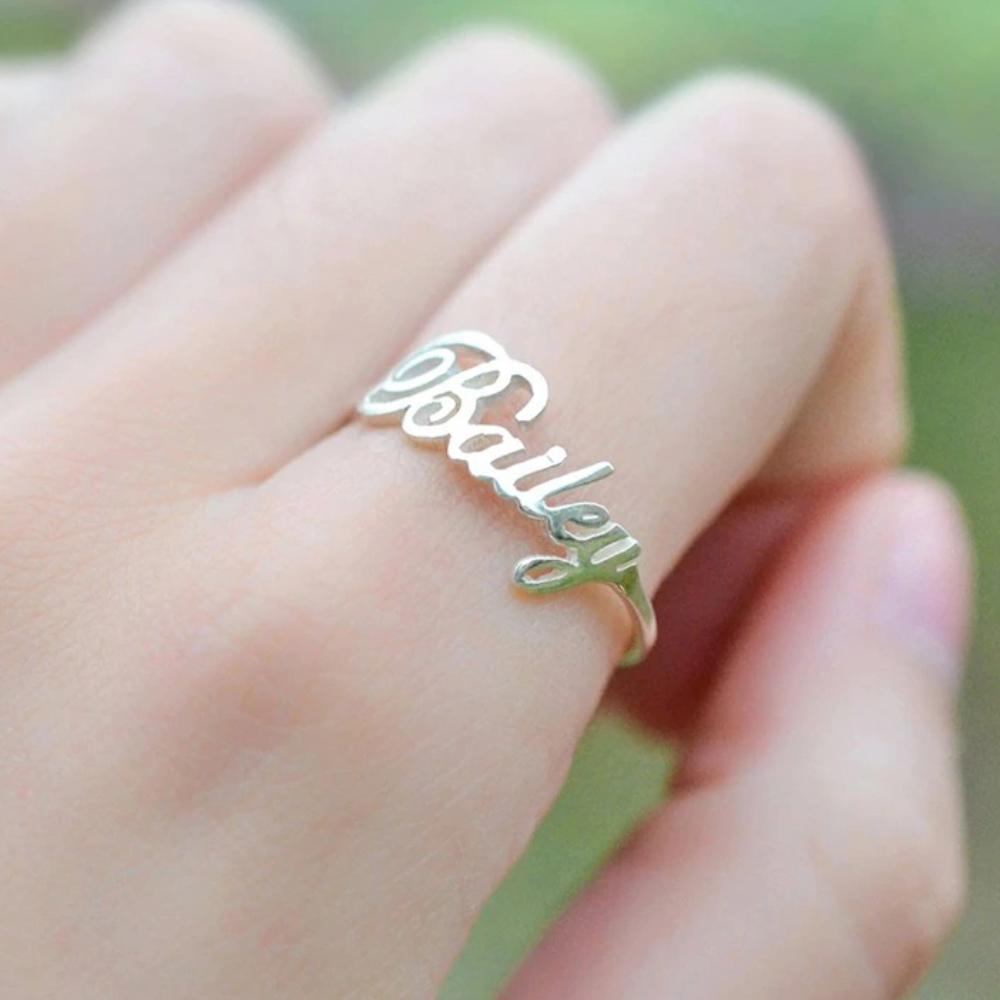 Personalisiertes Schmuckset mit Halskette, Ring und Ohrringen