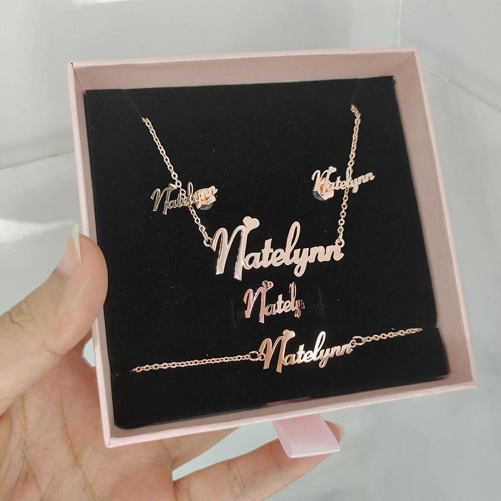Personalisiertes Schmuckset mit Halskette, Ring und Ohrringen