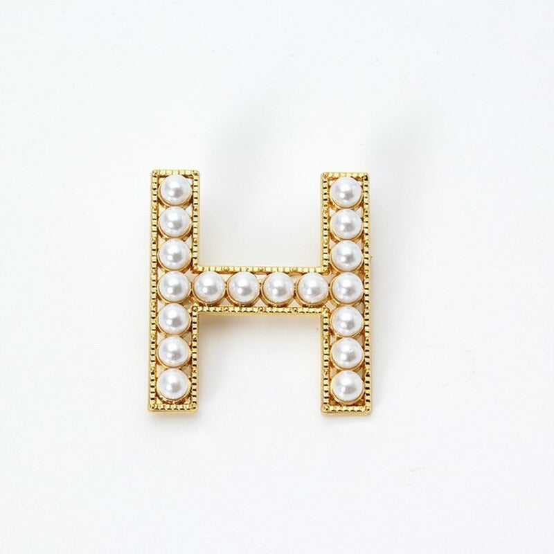 Personalisierte Retro Chic Perle besetzte Anfangsbuchstaben Brosche Pins
