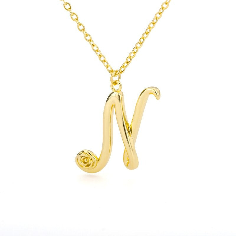 Personalisierte Halsketten mit Anhänger im Rosenblütenstil mit Anfangsbuchstaben A-Z