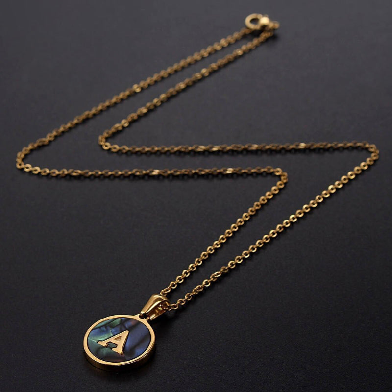 Personalisierte Halsketten mit rundem Muschel-Anfangsbuchstaben-Anhänger
