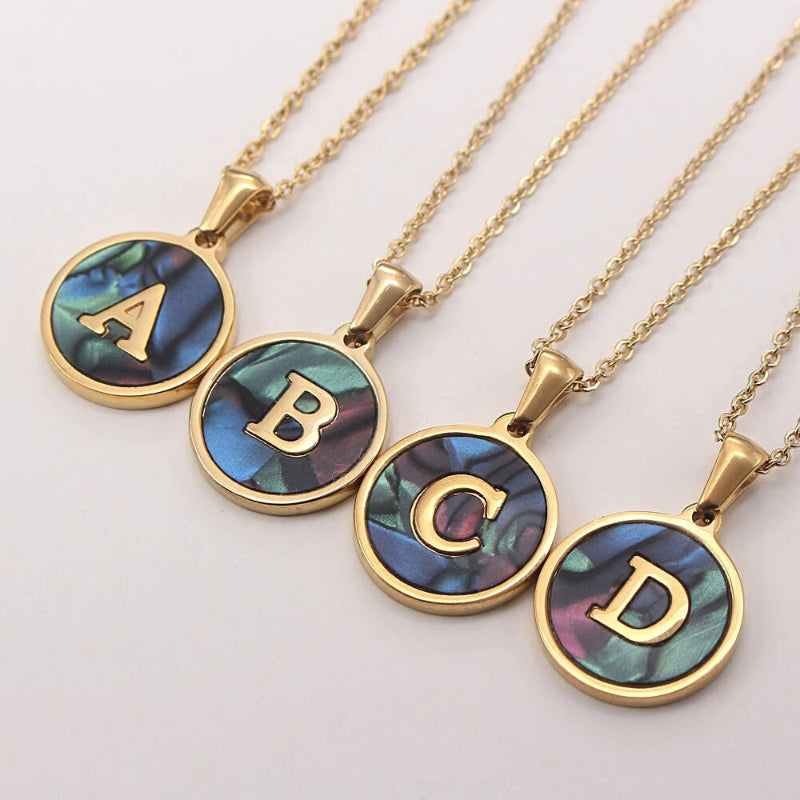 Personalisierte Halsketten mit rundem Muschel-Anfangsbuchstaben-Anhänger